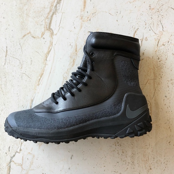 nike boots with zipper